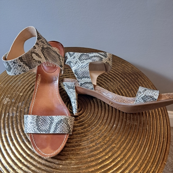 Vince Camuto Olinsa Natural Gold Metallic Snake Leather Cork Trimmed Sandal 8.5 - Picture 4 of 9